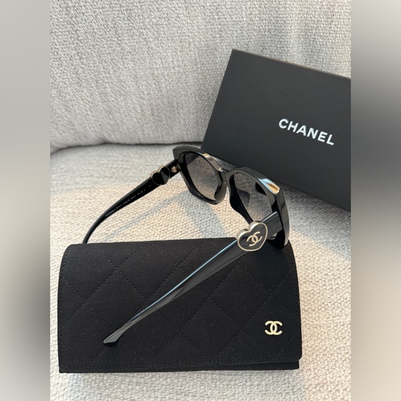 CHANEL HEART CC LOGO SQUARE SUNGLASSES CLASSICS IN BLACK - Picture 4 of 10